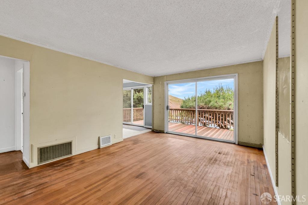 San Francisco, California 94110, United States, 3 Bedrooms Bedrooms, ,2 BathroomsBathrooms,Residential,Pending,117246