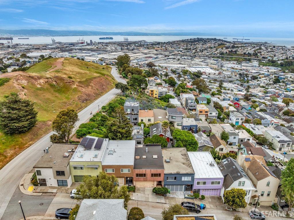 San Francisco, California 94110, United States, 3 Bedrooms Bedrooms, ,2 BathroomsBathrooms,Residential,Pending,117246