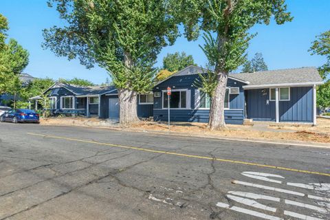 2425 33rd Street, Sacramento, CA 95817 - #: 224004226