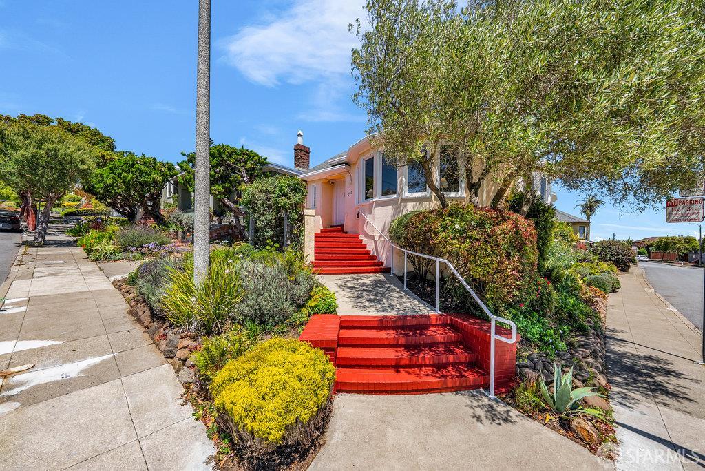 San Francisco, California 94112, United States, 2 Bedrooms Bedrooms, ,1 BathroomBathrooms,Residential,Pending,186858