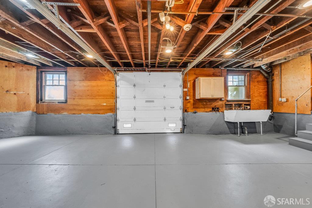 San Francisco, California 94112, United States, 2 Bedrooms Bedrooms, ,1 BathroomBathrooms,Residential,Pending,186858