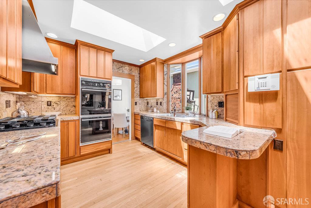 San Francisco, California 94112, United States, 2 Bedrooms Bedrooms, ,1 BathroomBathrooms,Residential,Pending,186858