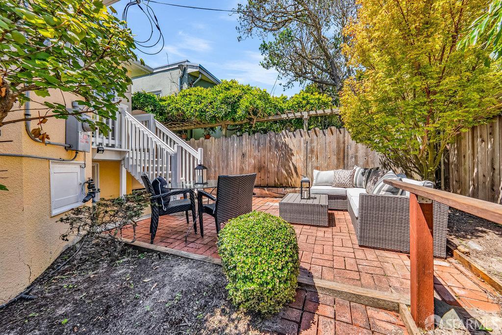 San Francisco, California 94112, United States, 2 Bedrooms Bedrooms, ,1 BathroomBathrooms,Residential,Pending,186858