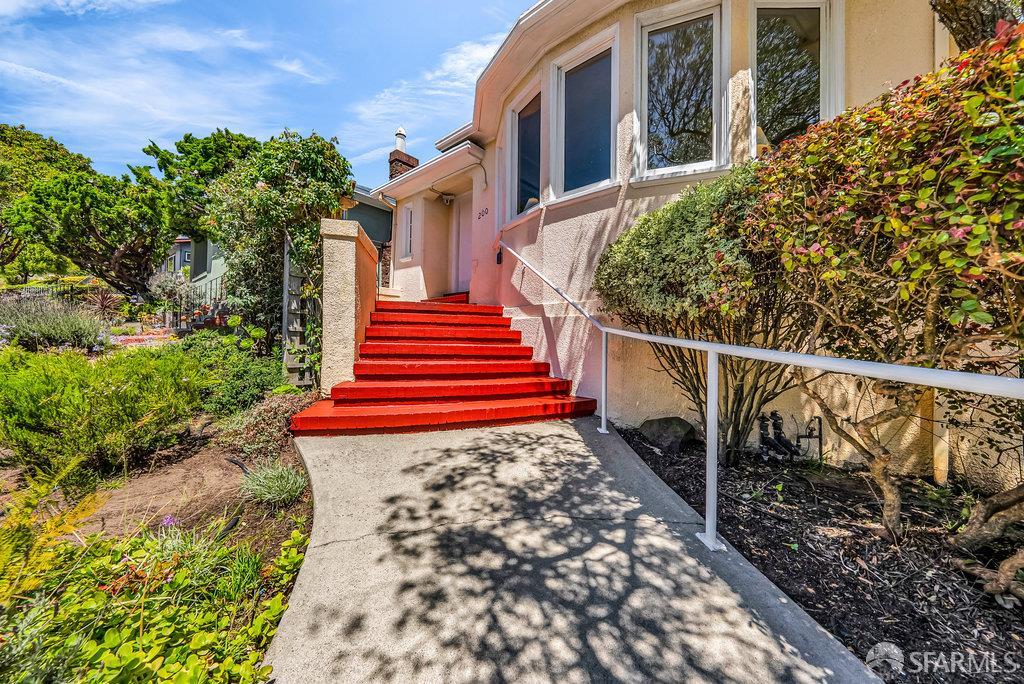 San Francisco, California 94112, United States, 2 Bedrooms Bedrooms, ,1 BathroomBathrooms,Residential,Pending,186858