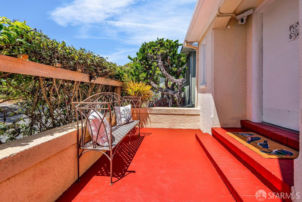 San Francisco, California 94112, United States, 2 Bedrooms Bedrooms, ,1 BathroomBathrooms,Residential,Pending,186858