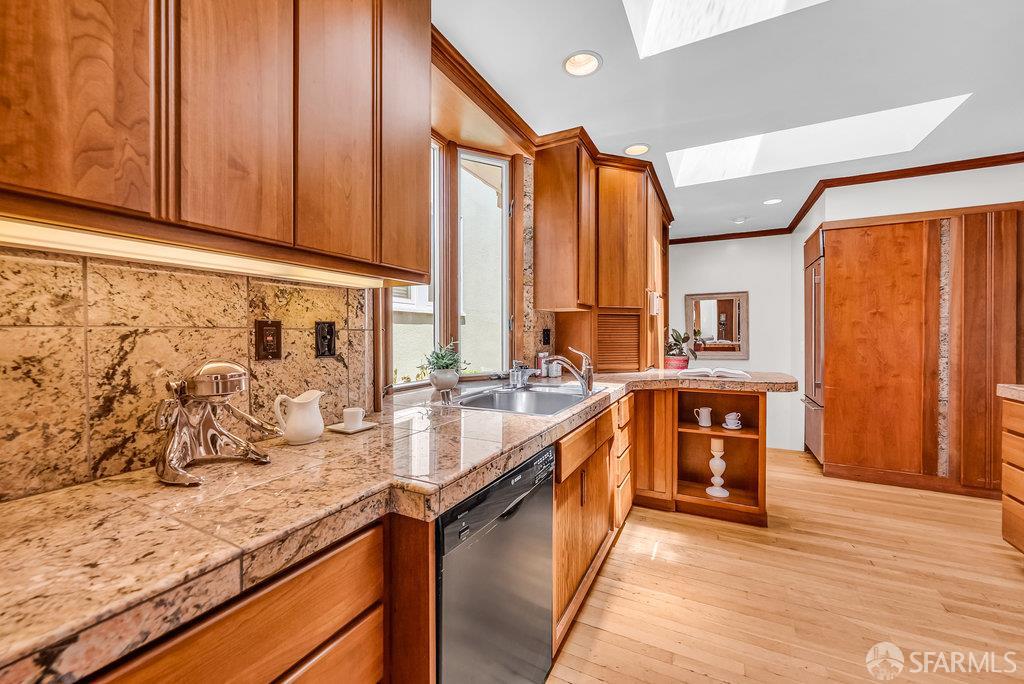 San Francisco, California 94112, United States, 2 Bedrooms Bedrooms, ,1 BathroomBathrooms,Residential,Pending,186858