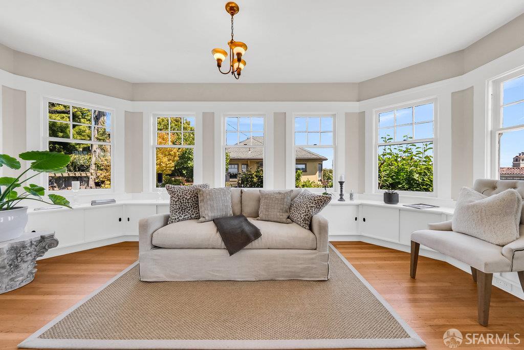 San Francisco, California 94112, United States, 2 Bedrooms Bedrooms, ,1 BathroomBathrooms,Residential,Pending,186858