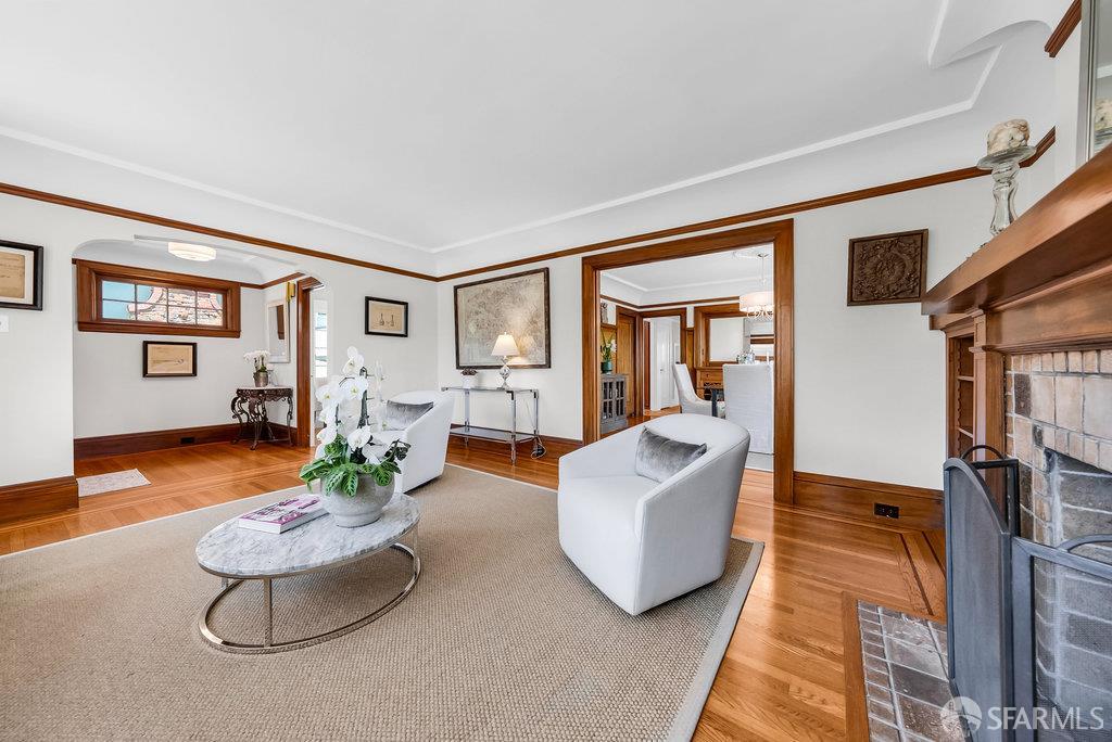 San Francisco, California 94112, United States, 2 Bedrooms Bedrooms, ,1 BathroomBathrooms,Residential,Pending,186858