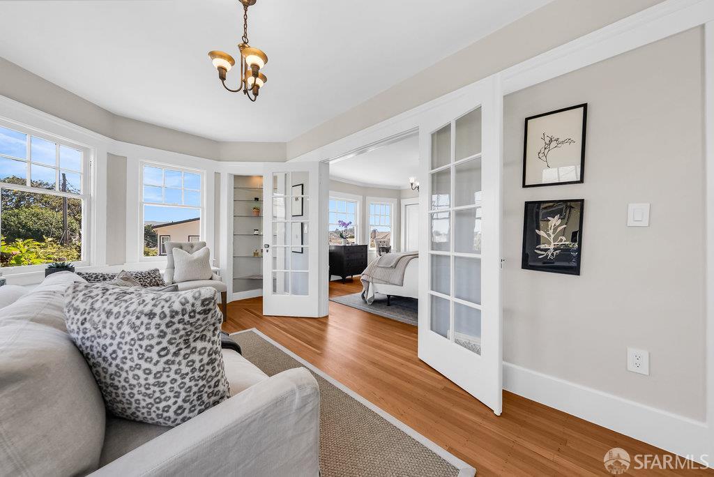 San Francisco, California 94112, United States, 2 Bedrooms Bedrooms, ,1 BathroomBathrooms,Residential,Pending,186858