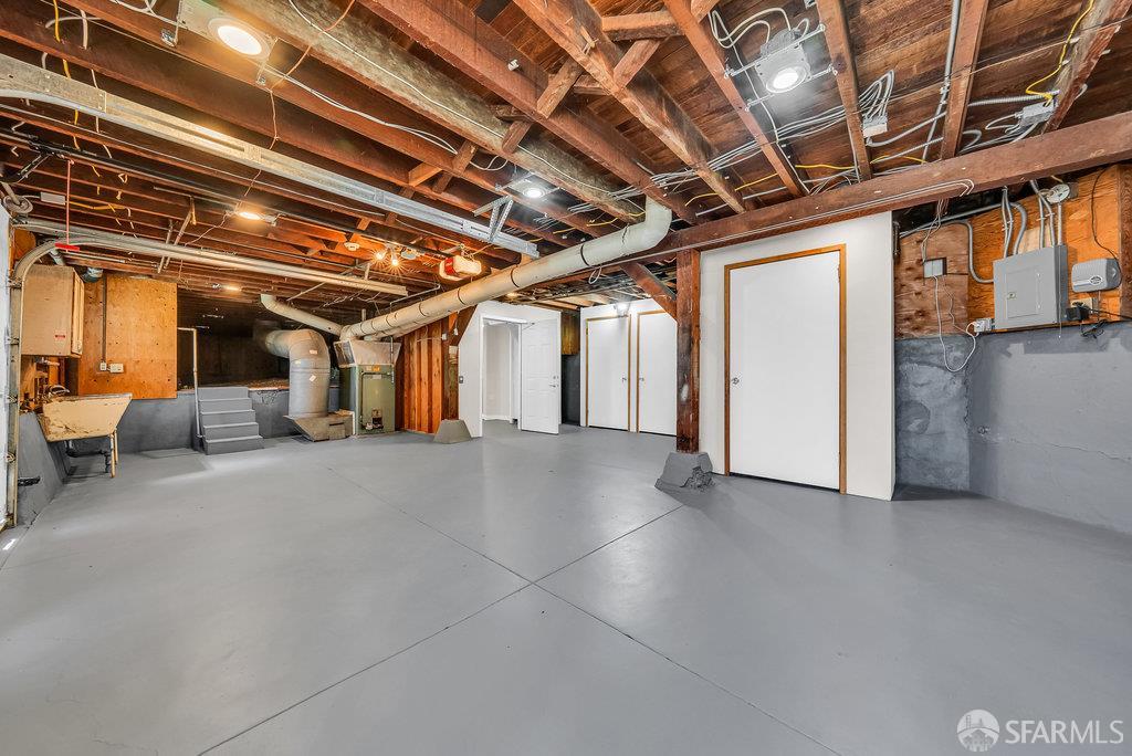 San Francisco, California 94112, United States, 2 Bedrooms Bedrooms, ,1 BathroomBathrooms,Residential,Pending,186858