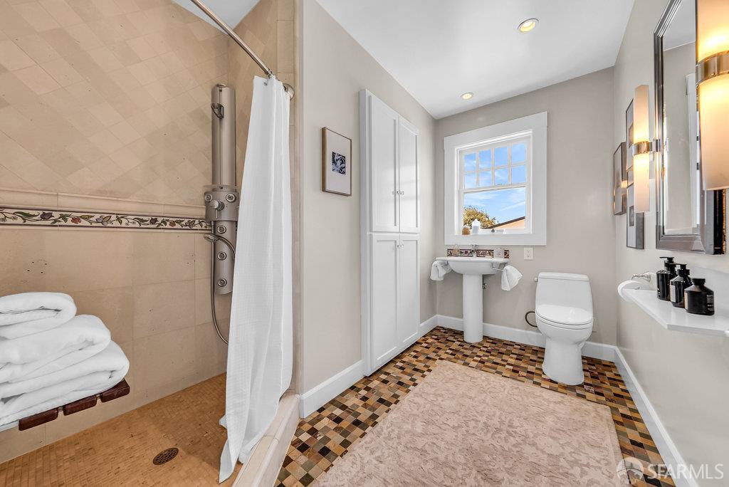 San Francisco, California 94112, United States, 2 Bedrooms Bedrooms, ,1 BathroomBathrooms,Residential,Pending,186858