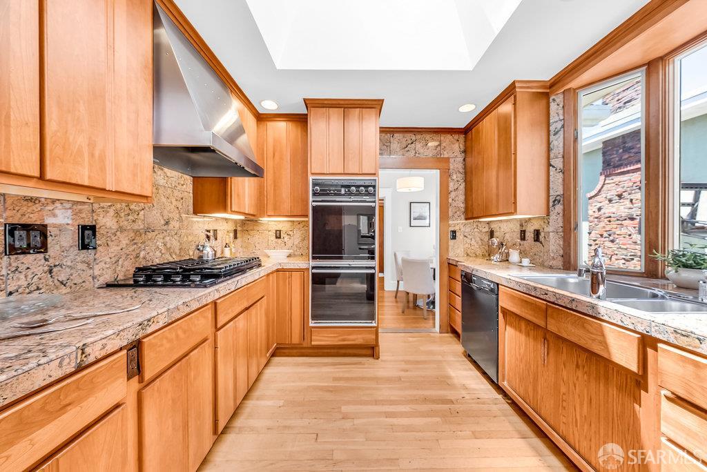 San Francisco, California 94112, United States, 2 Bedrooms Bedrooms, ,1 BathroomBathrooms,Residential,Pending,186858