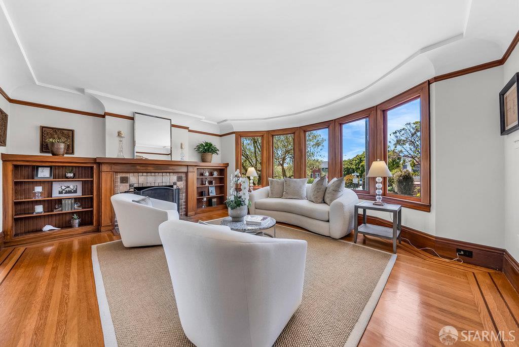 San Francisco, California 94112, United States, 2 Bedrooms Bedrooms, ,1 BathroomBathrooms,Residential,Pending,186858