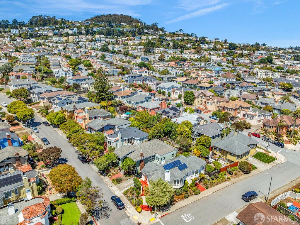 San Francisco, California 94112, United States, 2 Bedrooms Bedrooms, ,1 BathroomBathrooms,Residential,Pending,186858