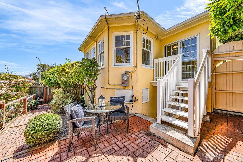 San Francisco, California 94112, United States, 2 Bedrooms Bedrooms, ,1 BathroomBathrooms,Residential,Pending,186858