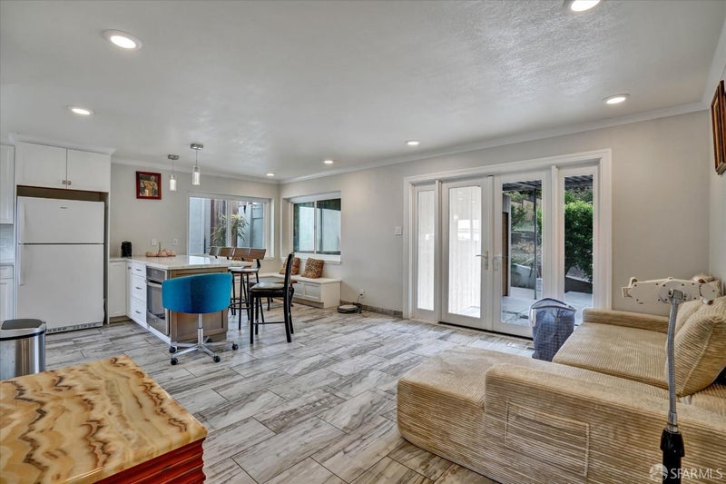 1233 Benedict Court