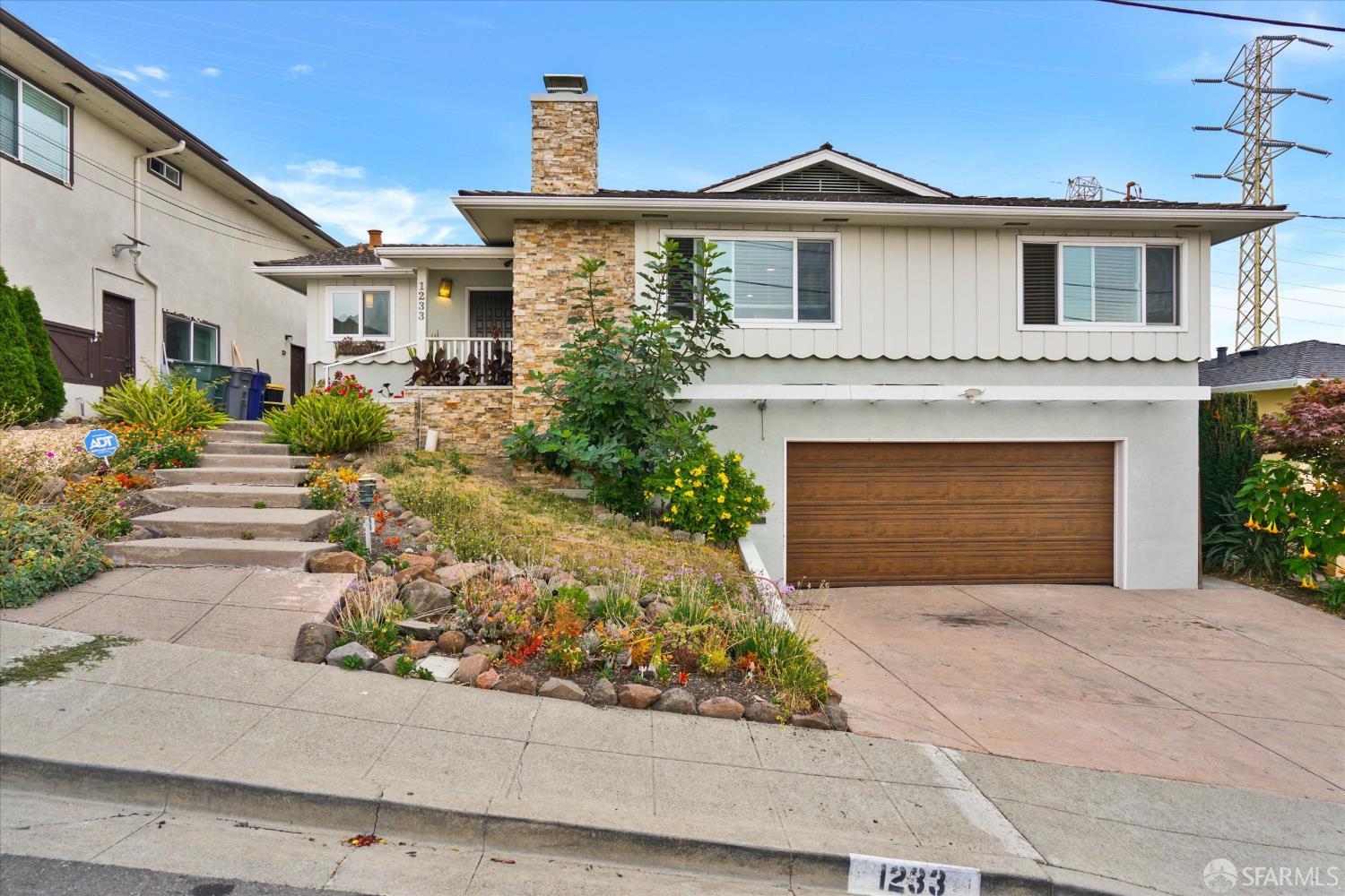 1233 Benedict Court