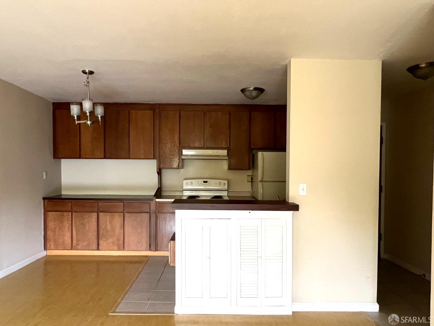 965 Shorepoint Court 211
