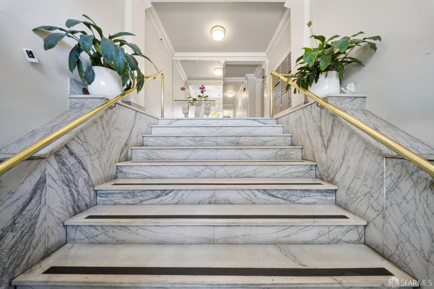 2415 Van Ness Avenue 601