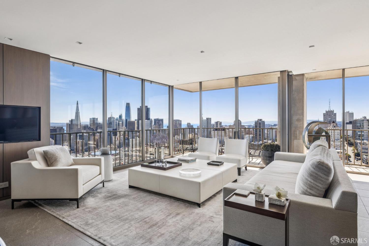 999 Green Street 2404