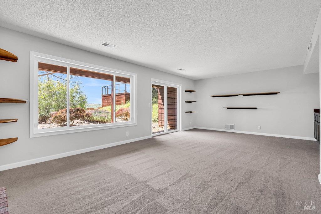 Benicia, California 94510, United States, 4 Bedrooms Bedrooms, ,3 BathroomsBathrooms,Residential,Pending,122475