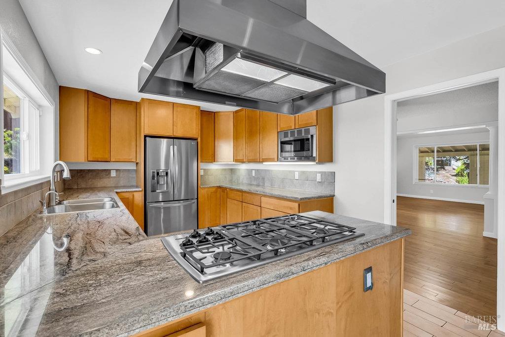 Benicia, California 94510, United States, 4 Bedrooms Bedrooms, ,3 BathroomsBathrooms,Residential,Pending,122475