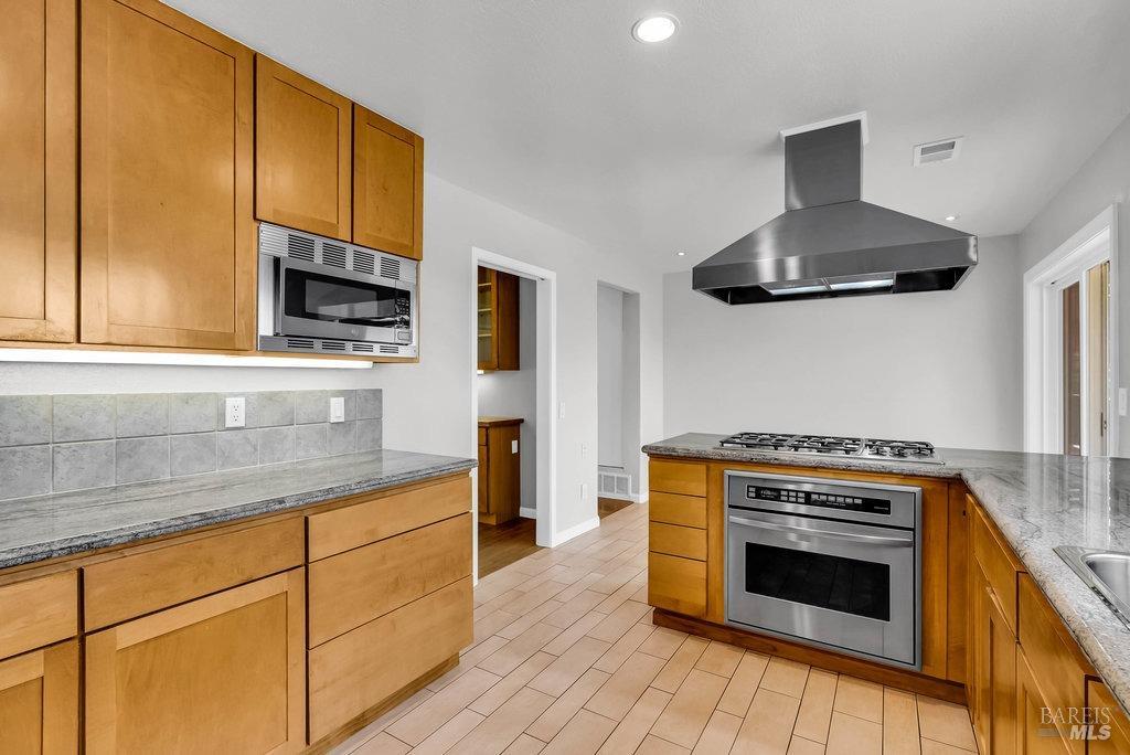 Benicia, California 94510, United States, 4 Bedrooms Bedrooms, ,3 BathroomsBathrooms,Residential,Pending,122475