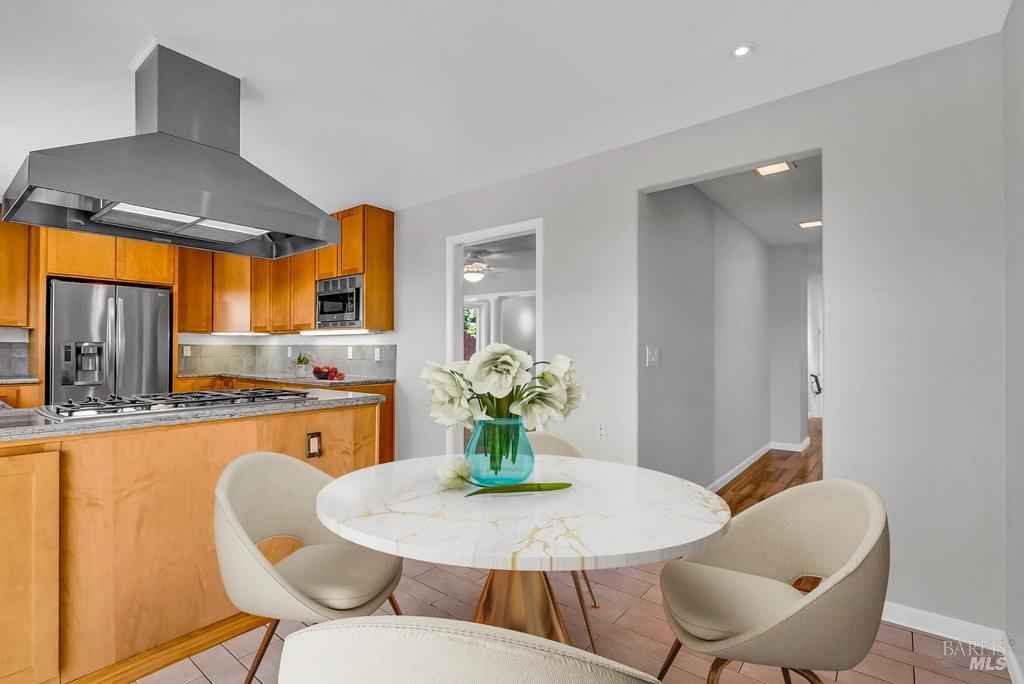 Benicia, California 94510, United States, 4 Bedrooms Bedrooms, ,3 BathroomsBathrooms,Residential,Pending,122475