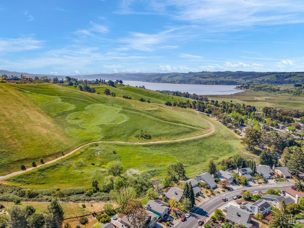 Benicia, California 94510, United States, 4 Bedrooms Bedrooms, ,3 BathroomsBathrooms,Residential,Pending,122475