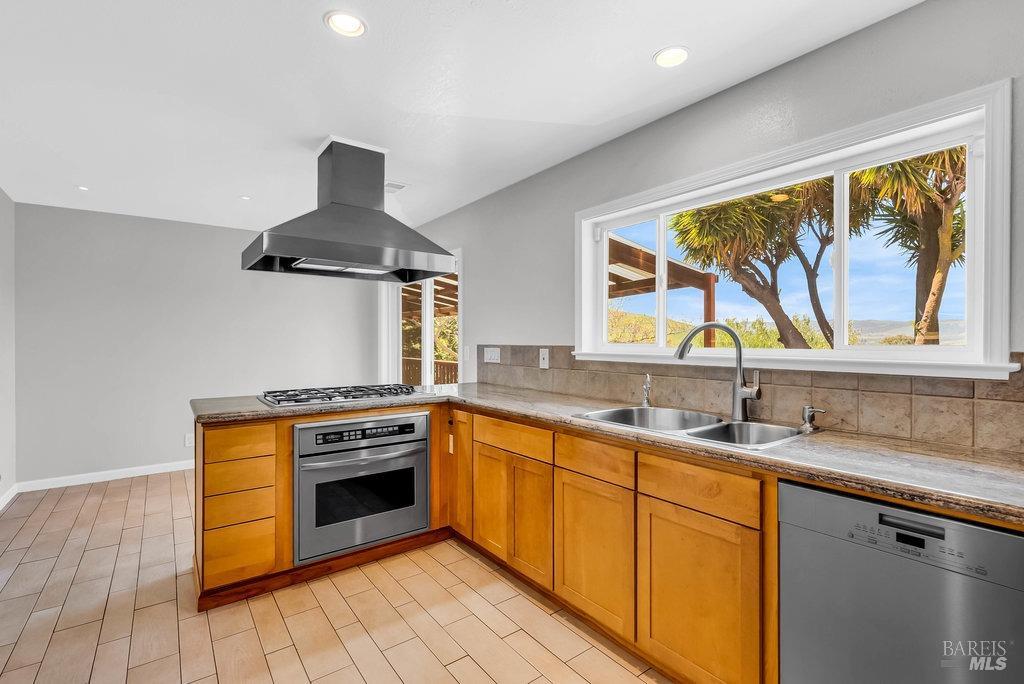 Benicia, California 94510, United States, 4 Bedrooms Bedrooms, ,3 BathroomsBathrooms,Residential,Pending,122475