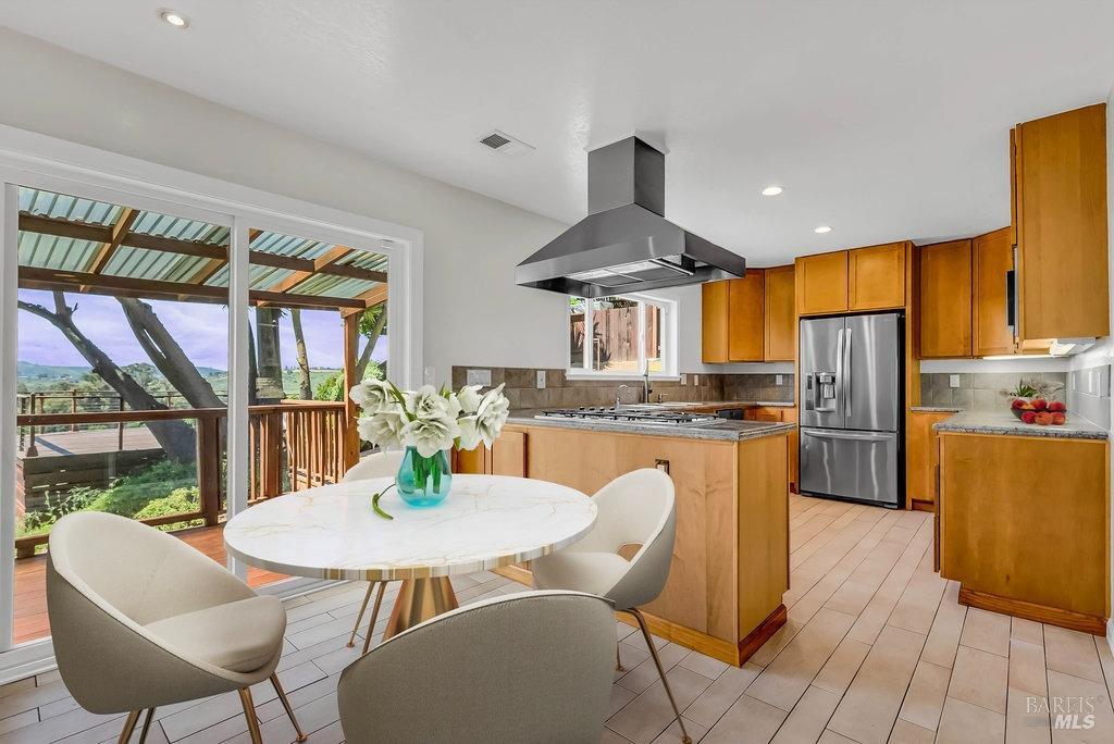 Benicia, California 94510, United States, 4 Bedrooms Bedrooms, ,3 BathroomsBathrooms,Residential,Pending,122475