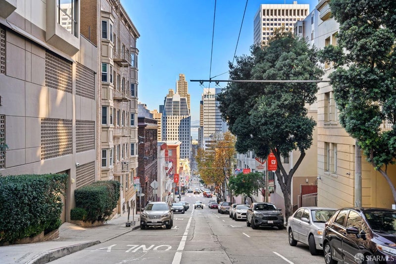 10 Miller Place 1002