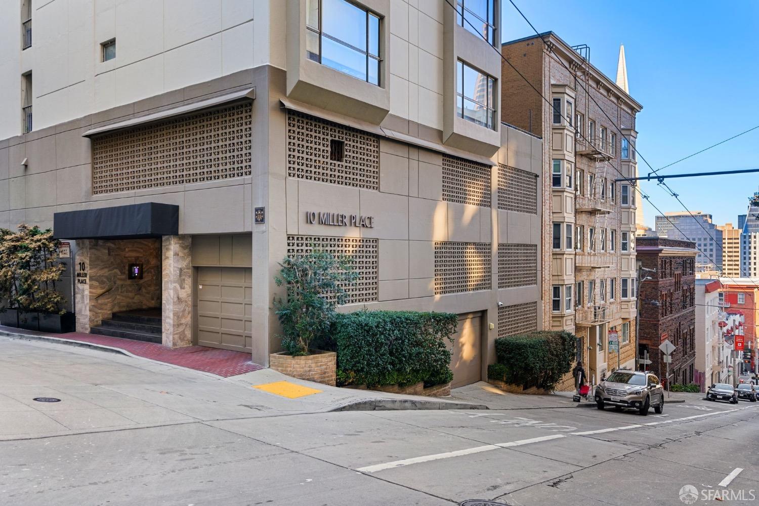 10 Miller Place 1002