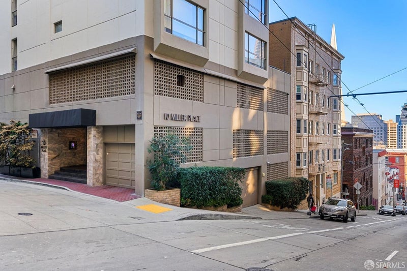 10 Miller Place 1002