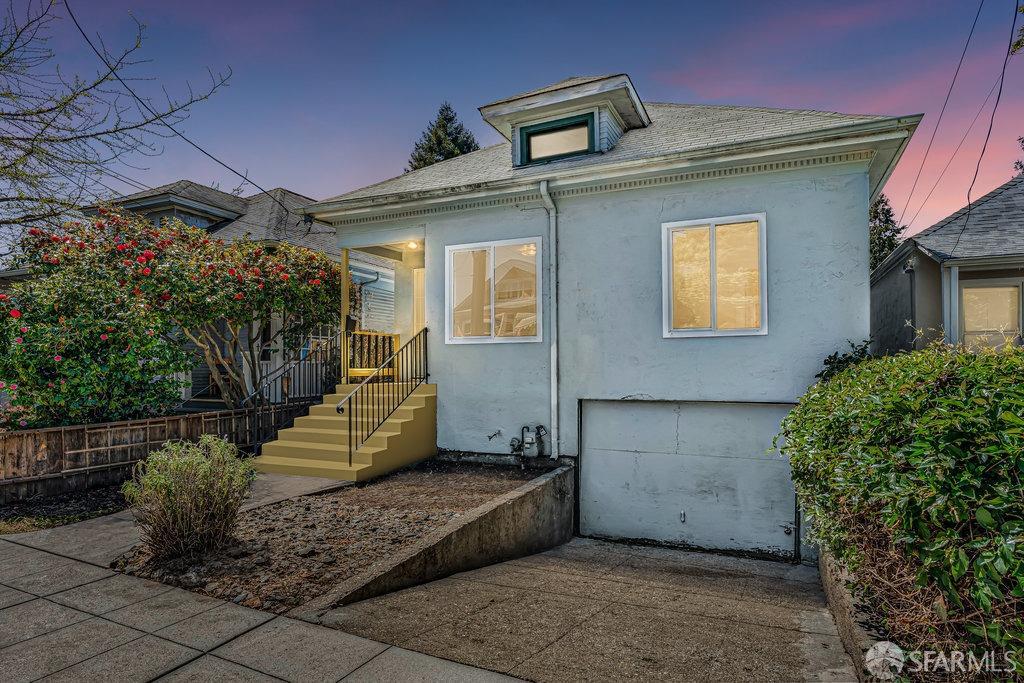 Berkeley, California 94703, United States, 3 Bedrooms Bedrooms, ,2 BathroomsBathrooms,Residential,Pending,107817
