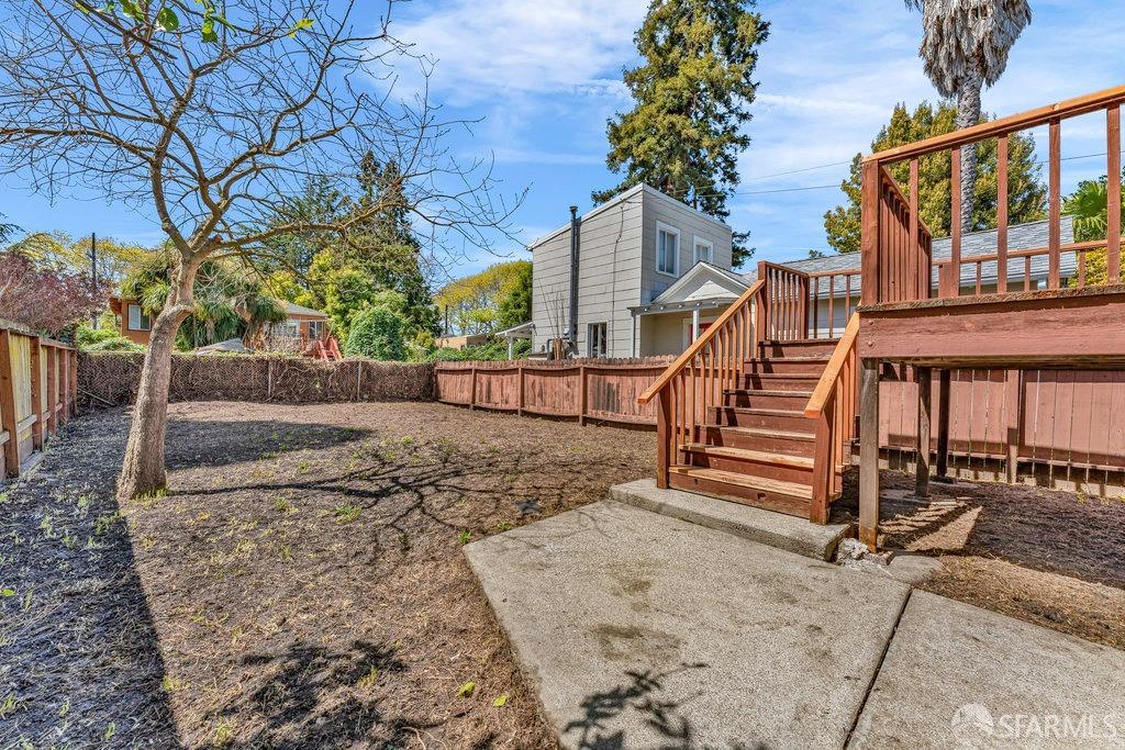 Berkeley, California 94703, United States, 3 Bedrooms Bedrooms, ,2 BathroomsBathrooms,Residential,Pending,107817