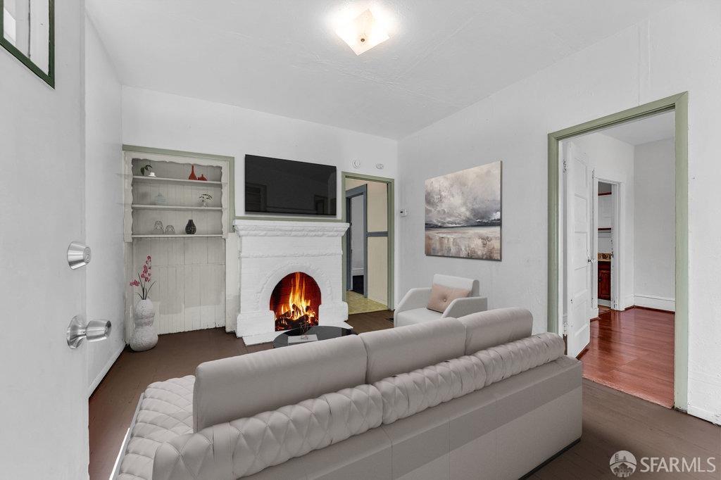 Berkeley, California 94703, United States, 3 Bedrooms Bedrooms, ,2 BathroomsBathrooms,Residential,Pending,107817