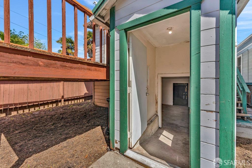 Berkeley, California 94703, United States, 3 Bedrooms Bedrooms, ,2 BathroomsBathrooms,Residential,Pending,107817