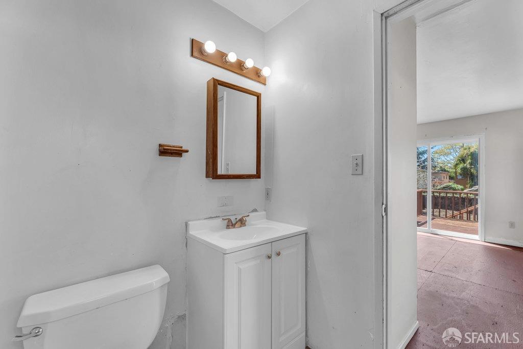 Berkeley, California 94703, United States, 3 Bedrooms Bedrooms, ,2 BathroomsBathrooms,Residential,Pending,107817