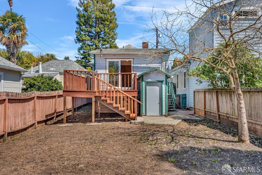 Berkeley, California 94703, United States, 3 Bedrooms Bedrooms, ,2 BathroomsBathrooms,Residential,Pending,107817