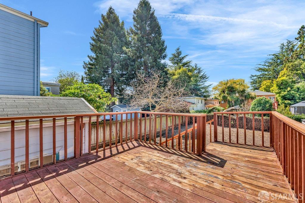 Berkeley, California 94703, United States, 3 Bedrooms Bedrooms, ,2 BathroomsBathrooms,Residential,Pending,107817