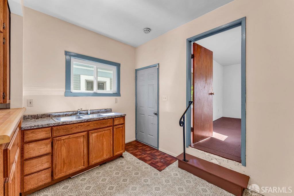 Berkeley, California 94703, United States, 3 Bedrooms Bedrooms, ,2 BathroomsBathrooms,Residential,Pending,107817