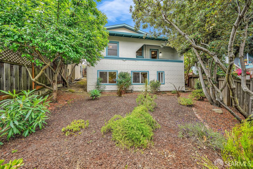 Oakland, California 94610, United States, 3 Bedrooms Bedrooms, ,2 BathroomsBathrooms,Residential,Contingent,154950