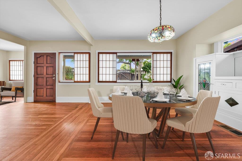 Oakland, California 94610, United States, 3 Bedrooms Bedrooms, ,2 BathroomsBathrooms,Residential,Contingent,154950