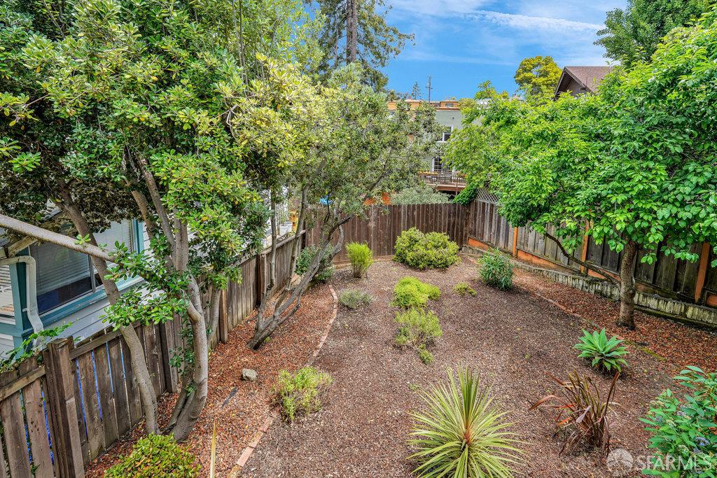 Oakland, California 94610, United States, 3 Bedrooms Bedrooms, ,2 BathroomsBathrooms,Residential,Contingent,154950