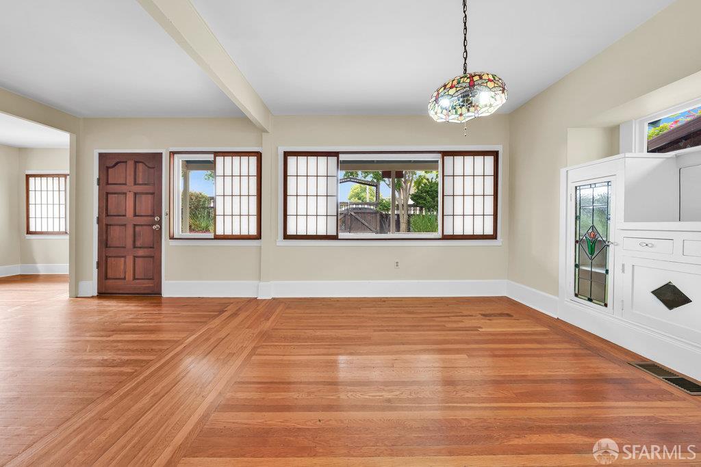 Oakland, California 94610, United States, 3 Bedrooms Bedrooms, ,2 BathroomsBathrooms,Residential,Contingent,154950