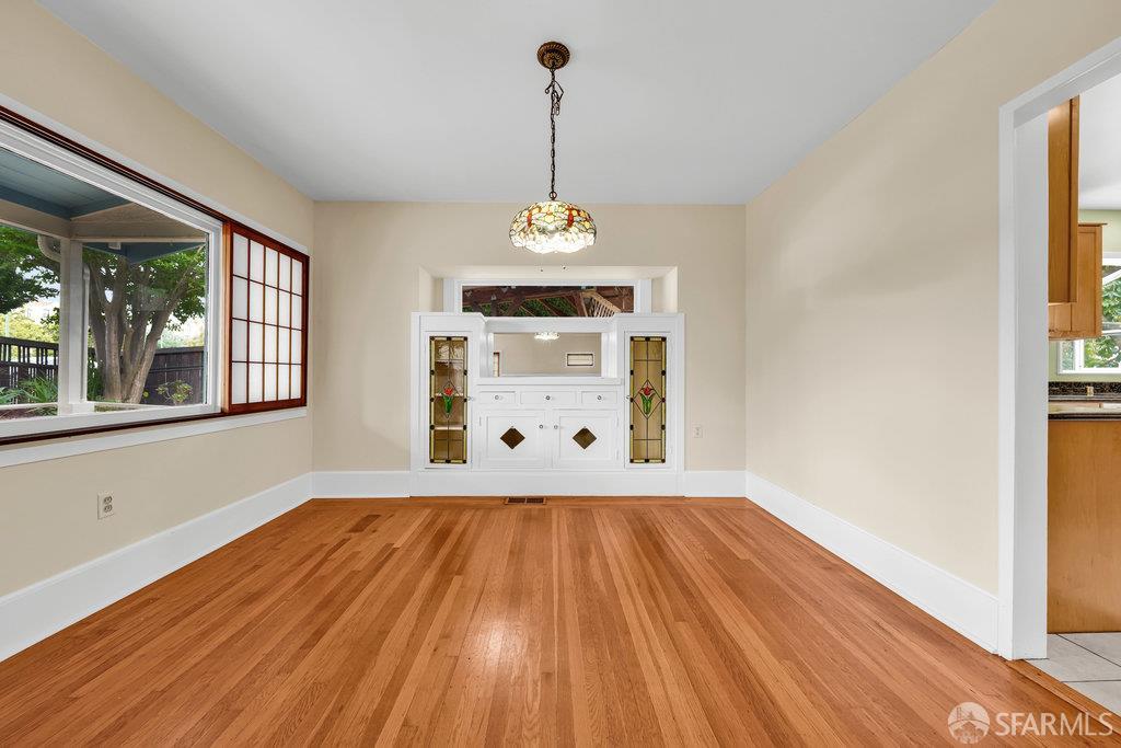 Oakland, California 94610, United States, 3 Bedrooms Bedrooms, ,2 BathroomsBathrooms,Residential,Contingent,154950