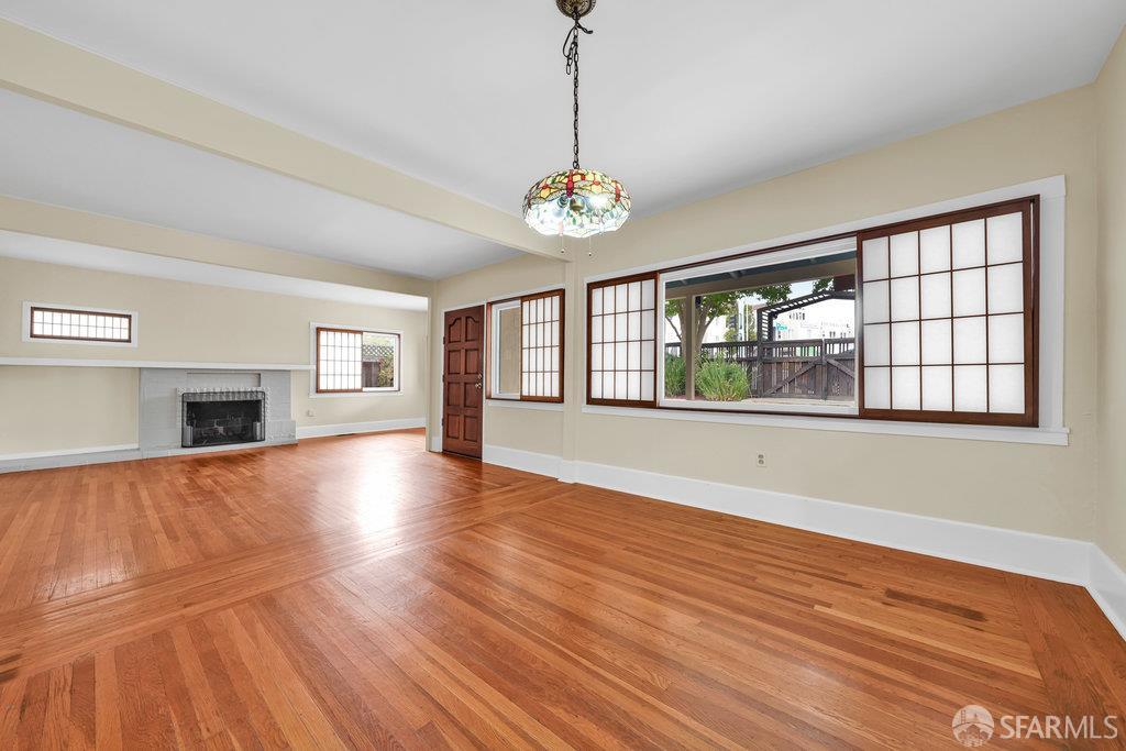 Oakland, California 94610, United States, 3 Bedrooms Bedrooms, ,2 BathroomsBathrooms,Residential,Contingent,154950