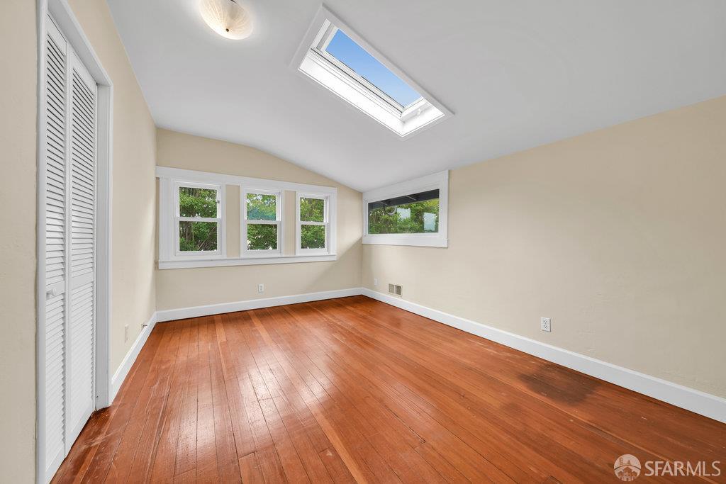 Oakland, California 94610, United States, 3 Bedrooms Bedrooms, ,2 BathroomsBathrooms,Residential,Contingent,154950