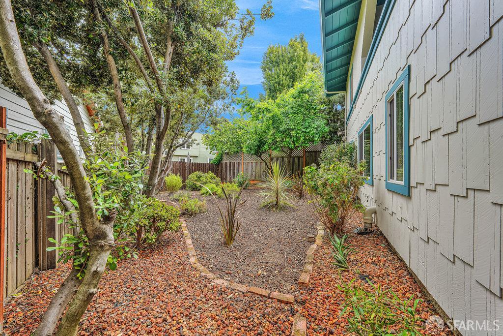 Oakland, California 94610, United States, 3 Bedrooms Bedrooms, ,2 BathroomsBathrooms,Residential,Contingent,154950